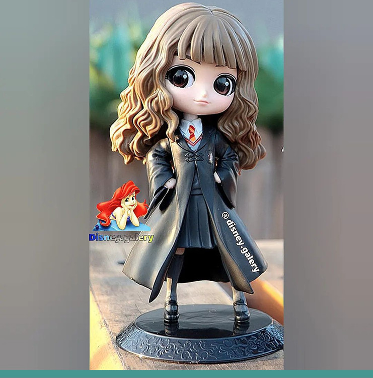 خرید فیگور مدل هرمیون برند کیوپاسکت دارای پایه جنس پیویسی و سیلیکون قابل شست و شو و فاقد حساسیت خشک و شکننده نیست ارتفاع ۱۵ سانتی متر