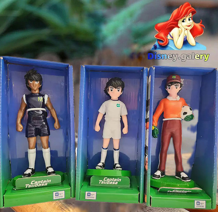 عروسک فیگوری مدل فوتبالیستها ست سه عددی جعبهدار ارتفاع ۱۶ سانتیمتر جنس پیویسی خشک و شکننده نیست قابل شستشو و فاقد حساسیت