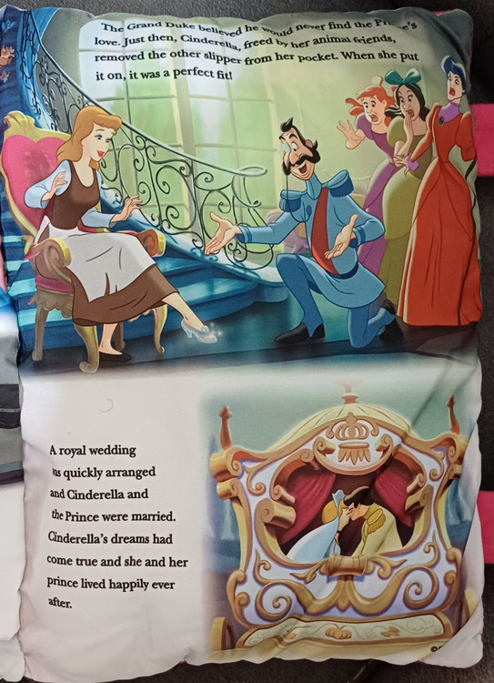بالشت کتابی سیندرلا زبان انگلیسی نس پارچهای و پنبه قابل شستشو ضد حساسیت مناسب برای تقویت و یادگیری زبان انگلیسی و مناسب برای بالشت کودک و نوجوان کیفیت درجه یک