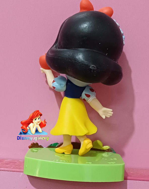 خرید فیگور سفید برفی جنس پیویسی دارای پایه