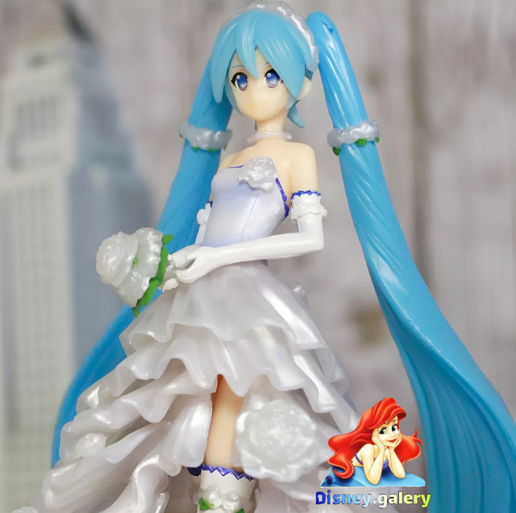 اکشن فیگور انیمهای،hatsune miku مدل عروس دارای پایه برای ایستادن فیگور جنس سیلیکون فشرده خشک و شکننده نیست قابل شستشو و فاقد حساسیت