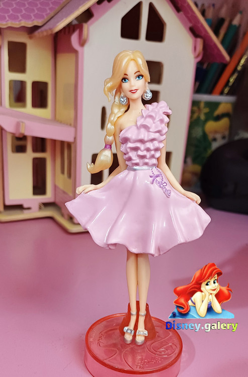 فیگور گلکسیونی دخترونه مدل Barbie قد ۱۳ سانت جنس سیلیکون فشرده خشک و شکننده نیست قابل شستشو و فاقد حساسیت