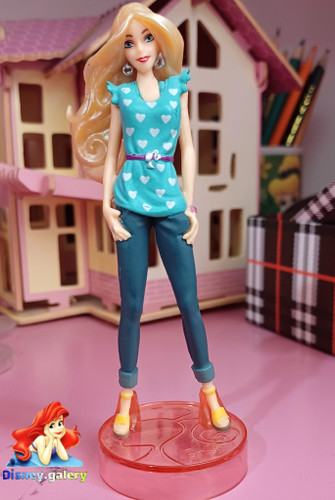 فیگور دخترونه مدل باربی ارتفاع ۱۳ سانت جنس سیلیکون فشرده درجه یک و با کیفیت قابل شستشو و فاقد حساسیت خشک و شکننده نیست