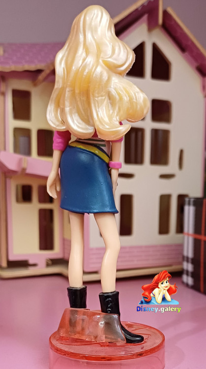 خرید عروسک سیلیکونی مدلbarbie ارتفاع ۱۳ سانت خشک و شکننده نیست قابل شستشو و فاقد حساسیت مناسب تکمیل کلکسیون و تزیین کیک تولد