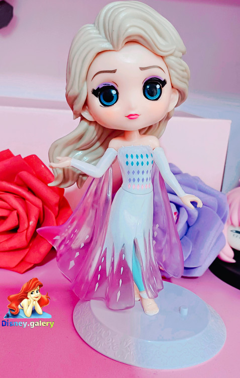 فیگورکیوپاسکت مدل السا لباس قو جنس سیلیکونی قابل شست و شو و فاقد حساسیت خشک و شکننده نیست