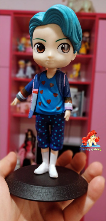 فیگور کیوپاسکت مدلbts طرح ویv پایهدار سیلیکونی