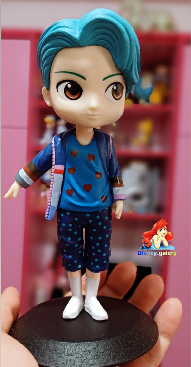 فیگور دکوری پسرونه مدل بی تی اس طرح v برند کیو پاسکت