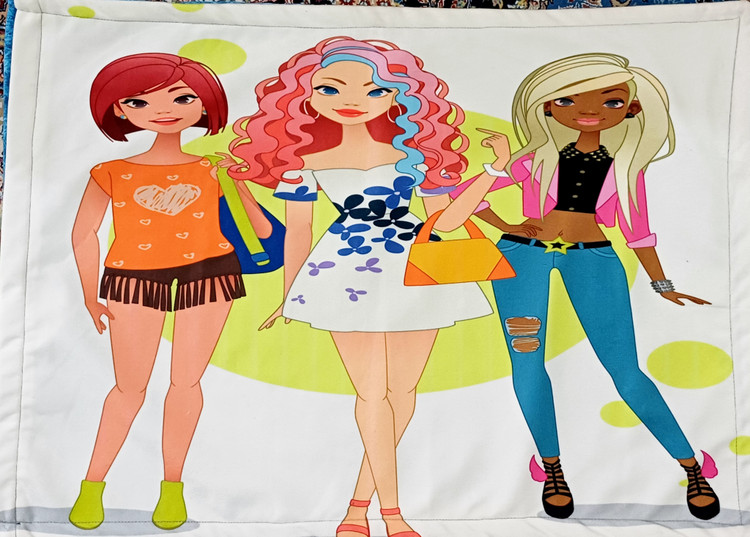 خرید رو بالشتی فانتزی دخترونه سایز بزرگ مخمل قابل شستشو مدل باربیbarbie