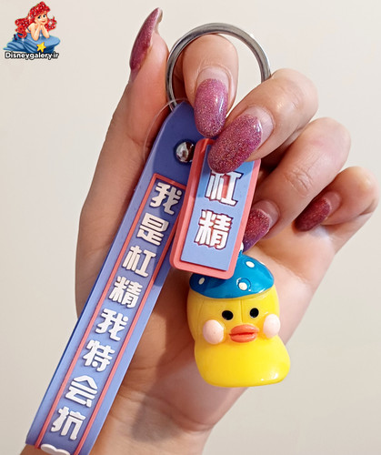 خریدجاکلیدی فانتزی سیلیکونی پسرونه طرح جوجه کلاه دار به همراه آویز کیف