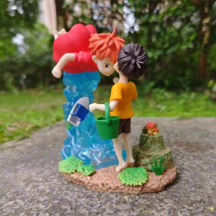 فیگور کلکسیونی مدل انیمه پونیو روی صخره به همراه سوسوکه صل و جعبهدار