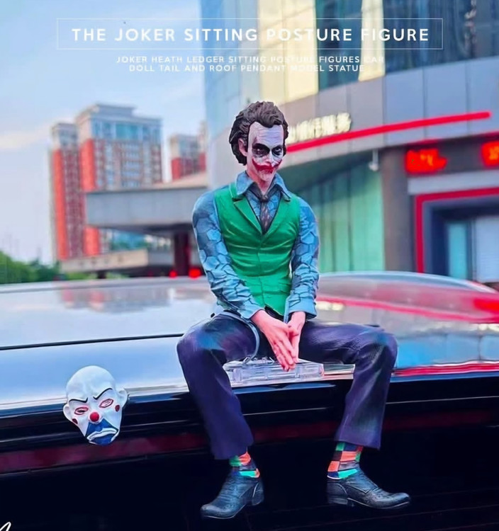 خرید اکشن فیگور جوکر نشستهjoker جنس سیلیکون فشرده درجه یک و با کیفیت دارای صورت اضافی اورجینال و جعبهدار ارتفاع ۱۲ سانت مناسب برای تکمیل کلکسیون و انواع دکوری قابل شستشو و فاقدحساسیت