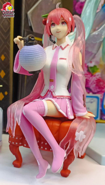 خرید فیگور انیمهای مدل ساکورا میکو مدل نشسته با فانوس جنس پیویسی خشک و شکننده نیست قابل شست و شو و فاقد حساسیت بسیار با جزئیات و خوش ساخت بهترین هدیه برای اوتاکوها